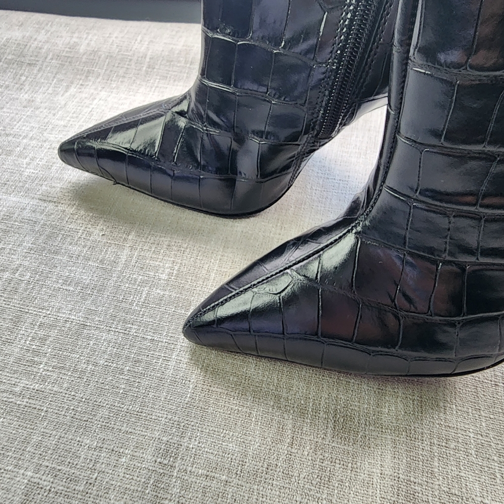 NWOT Black Suede Studio Taylor Boots - Picture 11 of 16